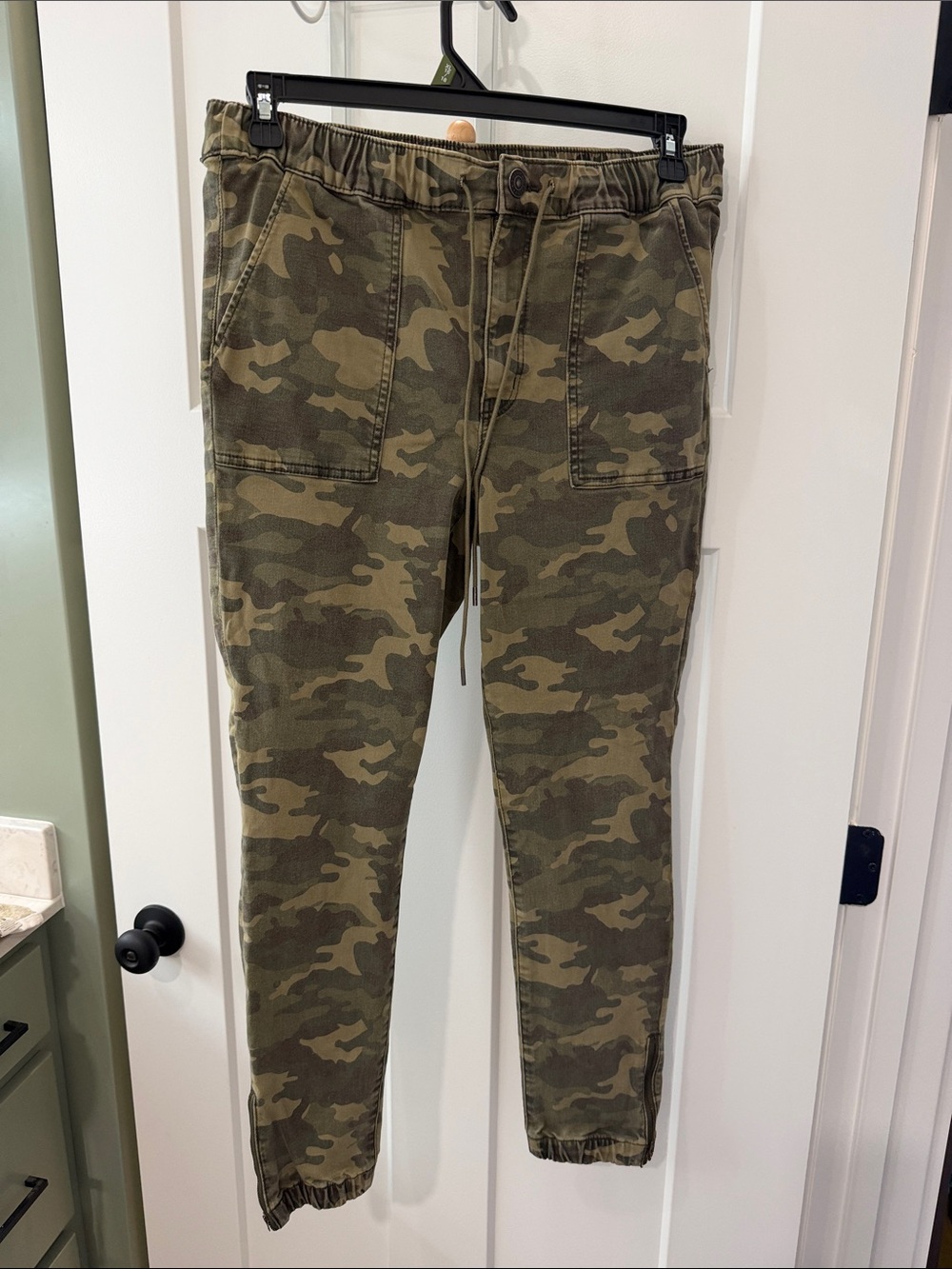American Eagle Outfitters Camo Joggers - Olive Green